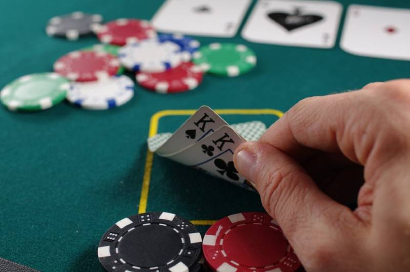 Stud Poker Là Gì? Cách Chơi Và Chiến Thuật Đỉnh Cao 2 Stud poker là gì?